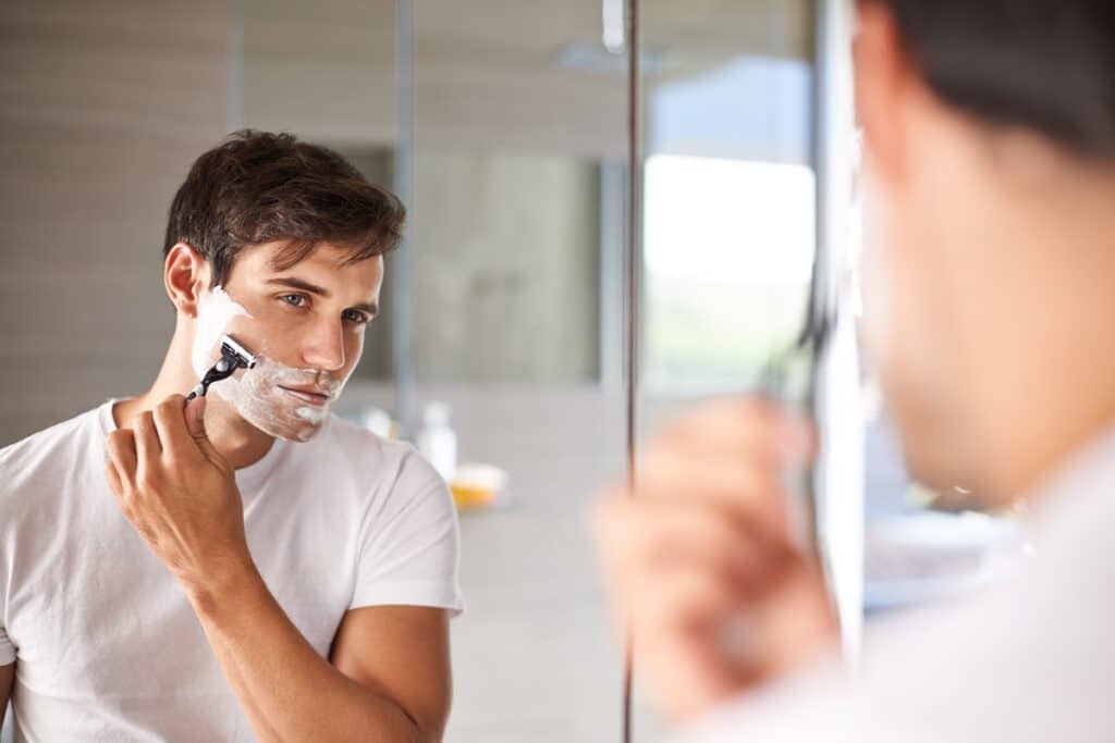 Routine de rasage sans irritation : conseils pour les hommes