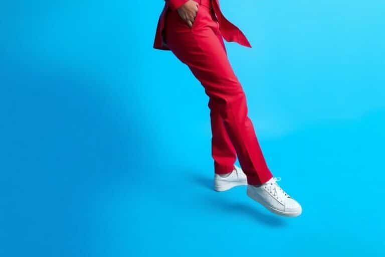 Pantalon rouge : astuces pour trouver le bon modèle